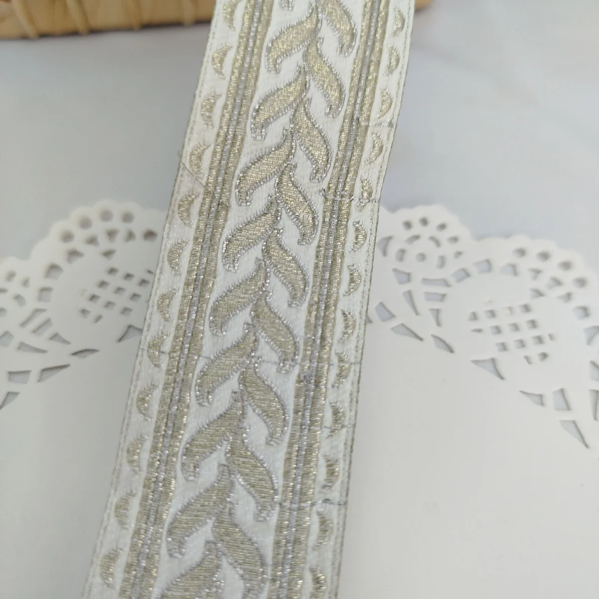 Galão Indiano Off White com Champanhe - Tira Romana - Venda a Metro - Imagem 5