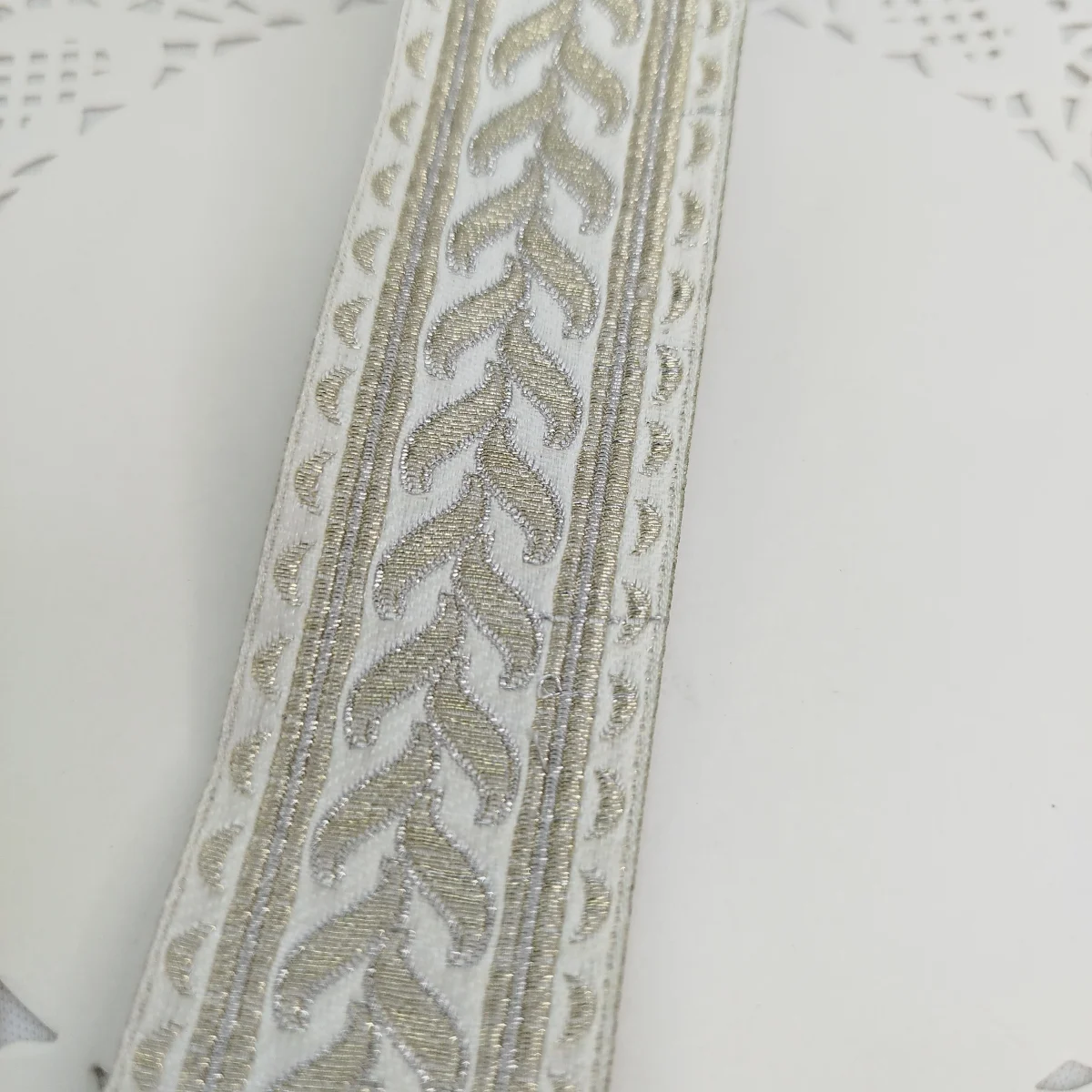 Galão Indiano Off White com Champanhe - Tira Romana - Venda a Metro - Imagem 4