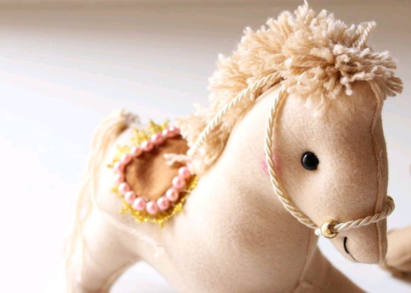 Cavalo em feltro - Imagem 5