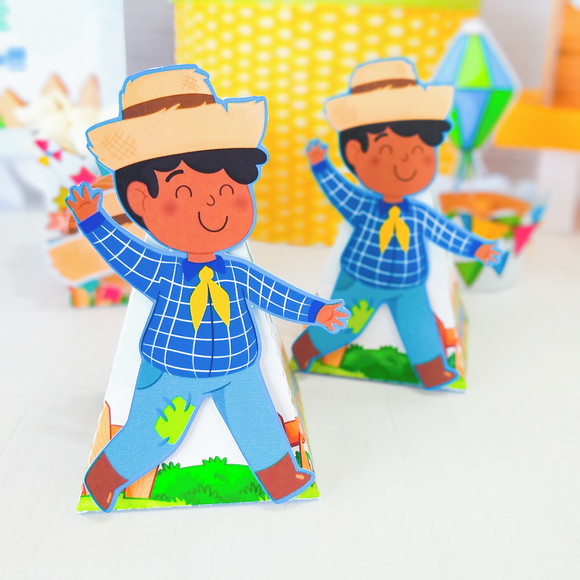 Caixa Pirâmide - Festa Junina Menino- Crio em Qualquer Tema