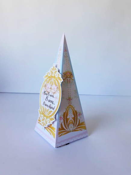 Caixa Piramide 15 Anos - Crio em Qualquer Tema