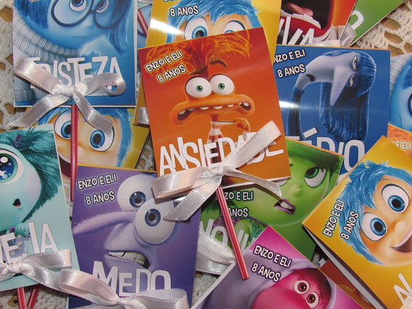 Pirulito com Capinha Personalizada Emoções Divertidamente - Imagem 3