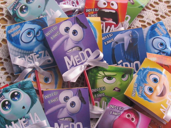 Pirulito com Capinha Personalizada Emoções Divertidamente - Imagem 2