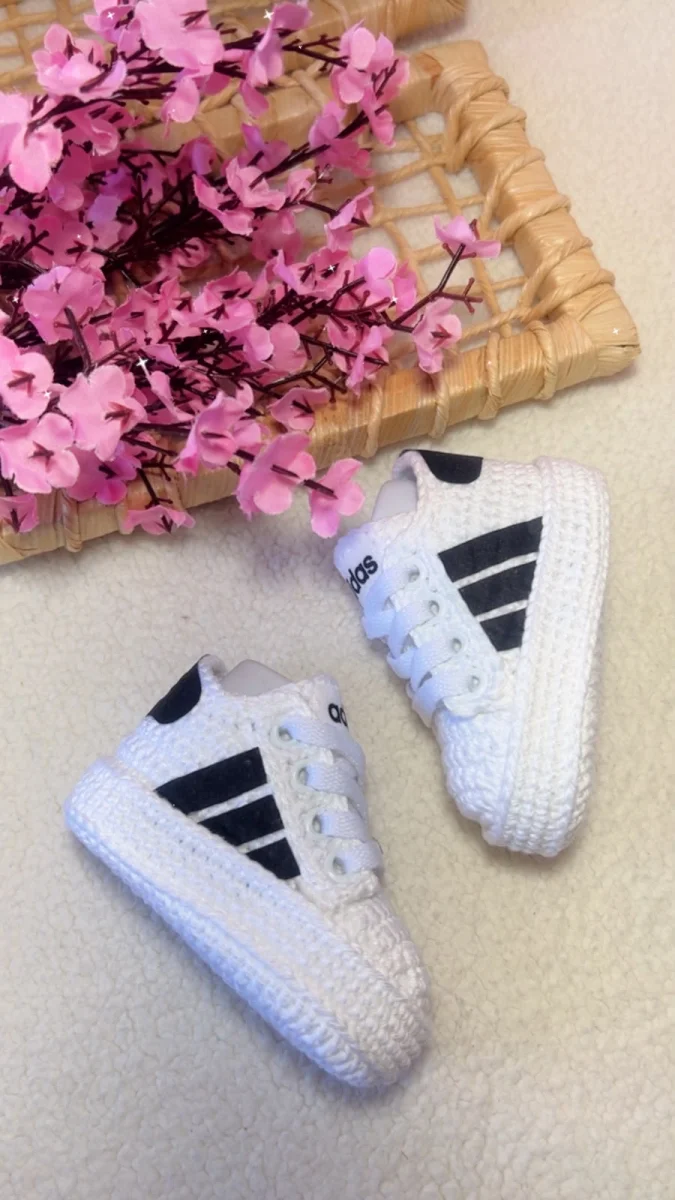 Adidas de Crochê Preto - Imagem 1