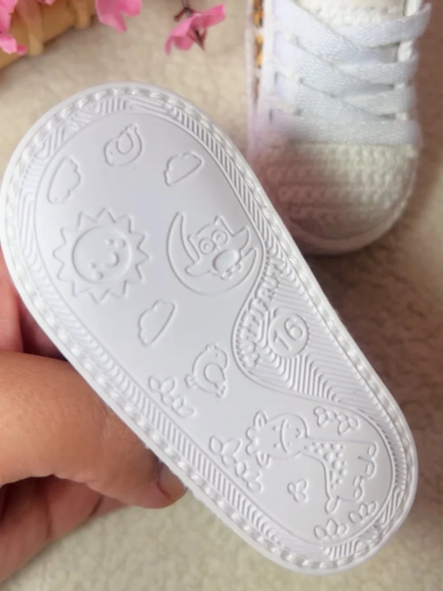 Adidas de Crochê Onçinha - Imagem 5