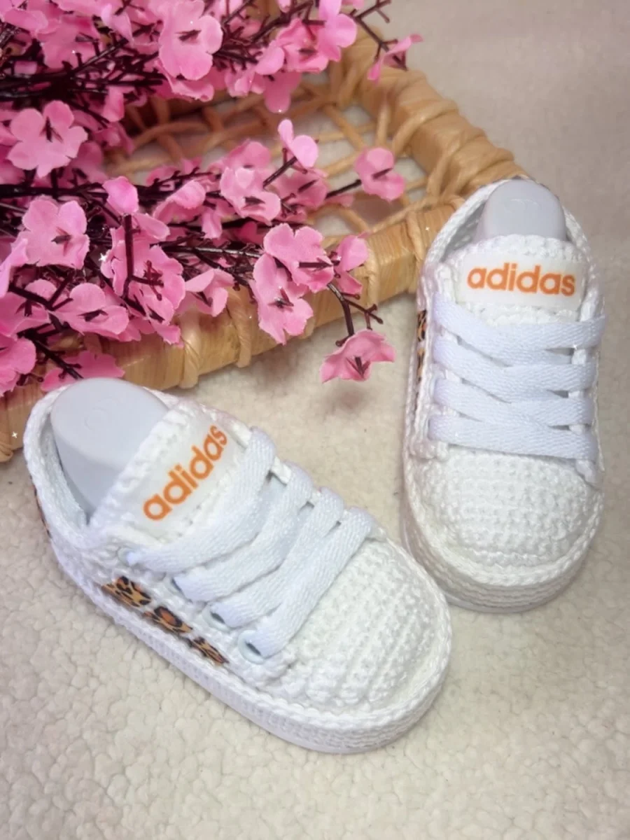 Adidas de Crochê Onçinha - Imagem 2
