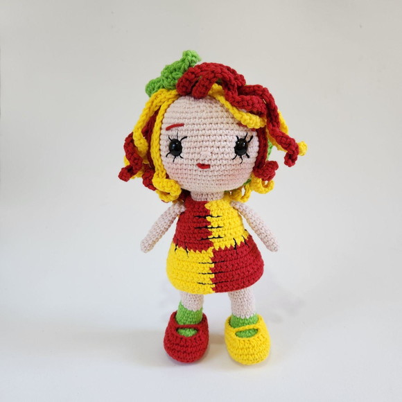 Boneca Emilia de Crochê Amigurumi