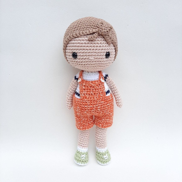 Boneco Menino de Crochê Amigurumi