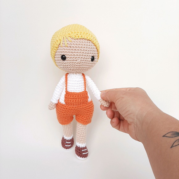 Boneco Menino de Crochê Amigurumi