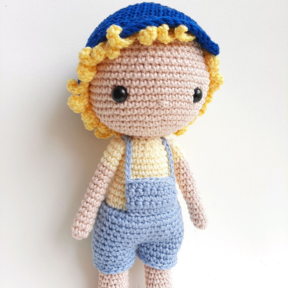 Boneco Menino de Crochê Amigurumi - Imagem 2