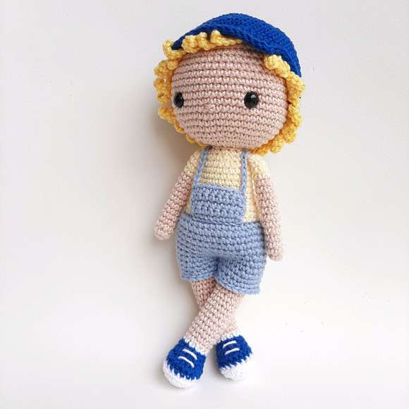 Boneco Menino de Crochê Amigurumi - Imagem 5