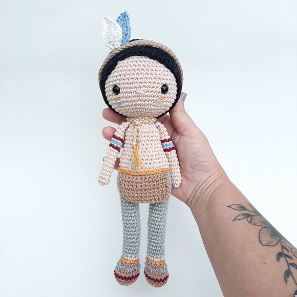 Boneco Menino Indiozinho Crochê Amigurumi - Imagem 4
