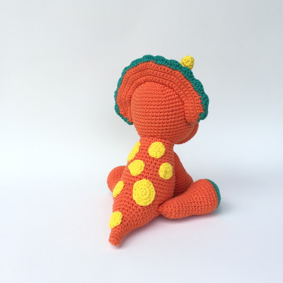 Dinossauro de crochê Amigurumi