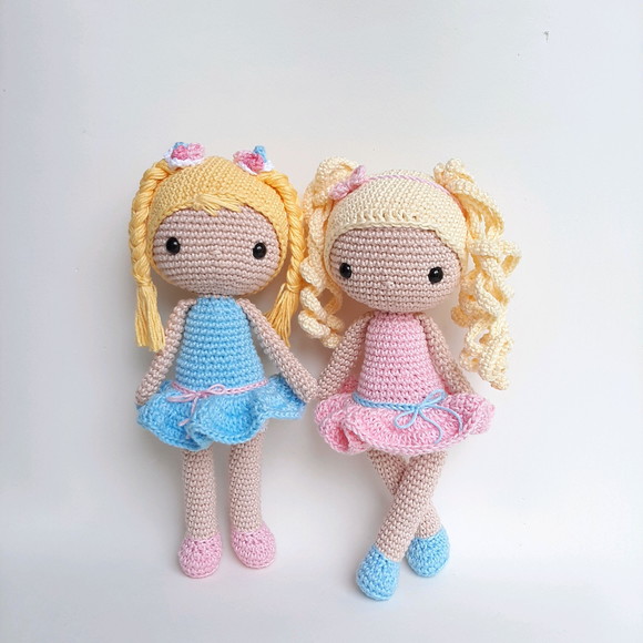 Dupla Bonecas de Crochê Amigurumi - Imagem 3