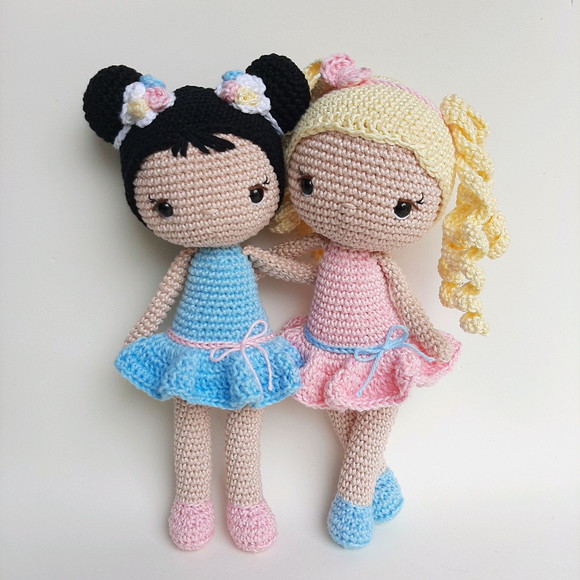 Dupla Bonecas de Crochê Amigurumi - Imagem 2