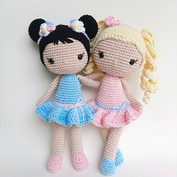 Dupla Bonecas de Crochê Amigurumi - Imagem 4