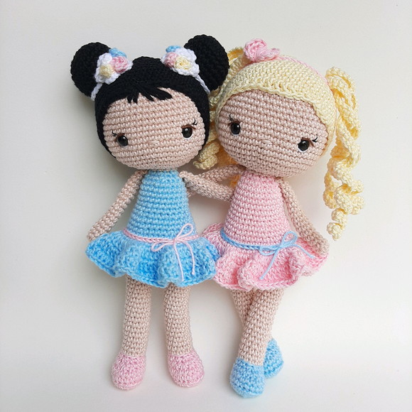 Dupla Bonecas de Crochê Amigurumi - Imagem 3