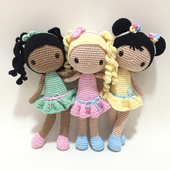 Dupla Bonecas de Crochê Amigurumi - Imagem 3