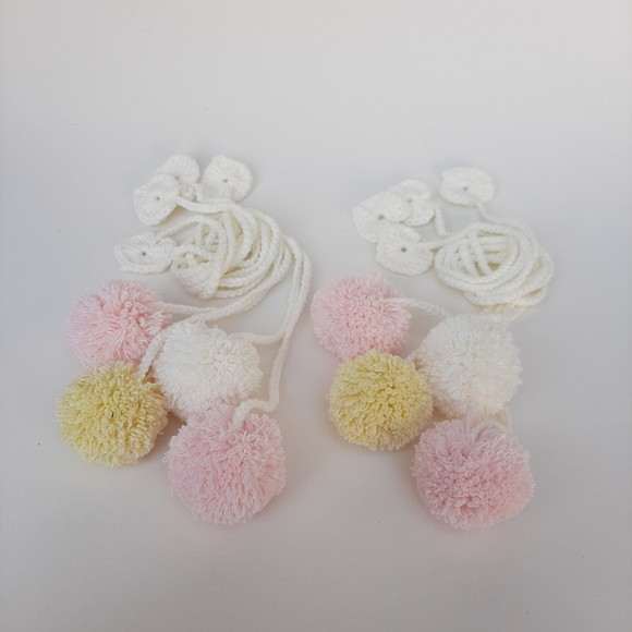 Kit Prendedor de cortina Pompom Crochê