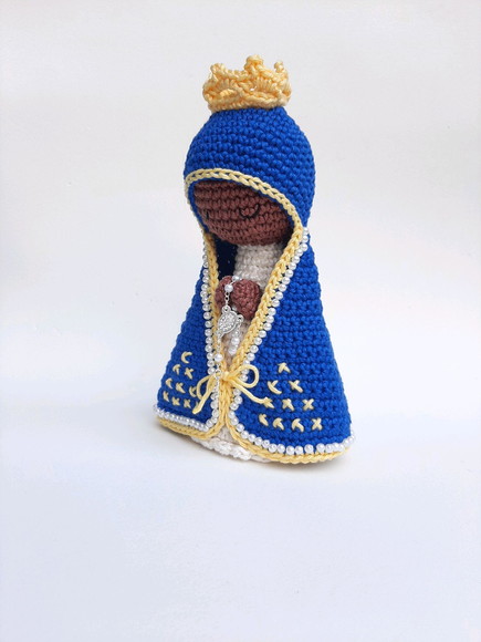 Nossa Senhora Aparecida de Crochê Amigurumi Santinha - Imagem 5