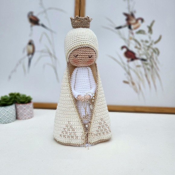 Nossa Senhora de Crochê Alongada Amigurumi Santinha - Imagem 2