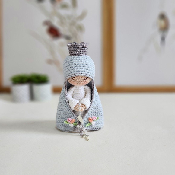 Nossa Senhora de Crochê Amigurumi Santinha - Imagem 3