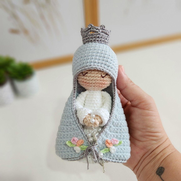 Nossa Senhora de Crochê Amigurumi Santinha - Imagem 5