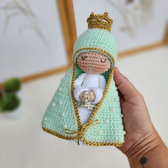 Nossa Senhora de Crochê Amigurumi Santinha - Imagem 4