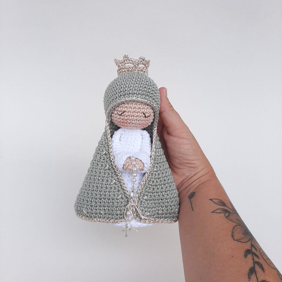 Nossa Senhora de Crochê Amigurumi Santinha - Imagem 5