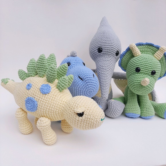 Quarteto Dinossauros de Crochê Amigurumi - Imagem 3