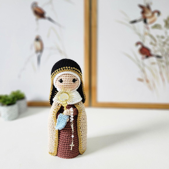 Santa Clara de Assis Crochê Amigurumi - Imagem 2