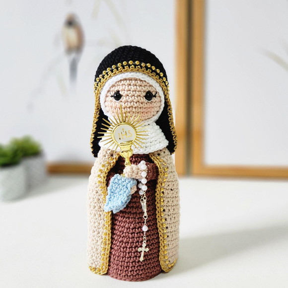Santa Clara de Assis Crochê Amigurumi - Imagem 3