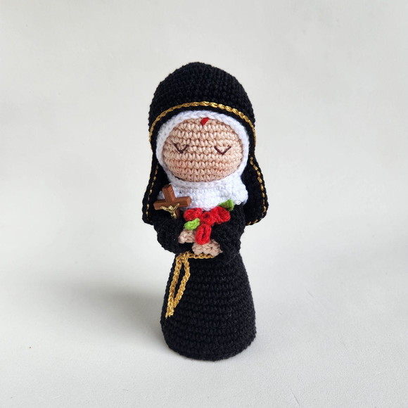 Santa Rita de Cássia Crochê Amigurumi - Imagem 4