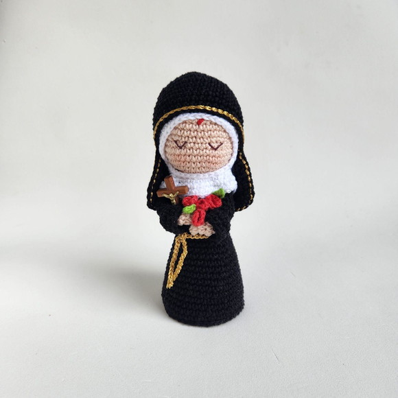 Santa Rita de Cássia Crochê Amigurumi - Imagem 3