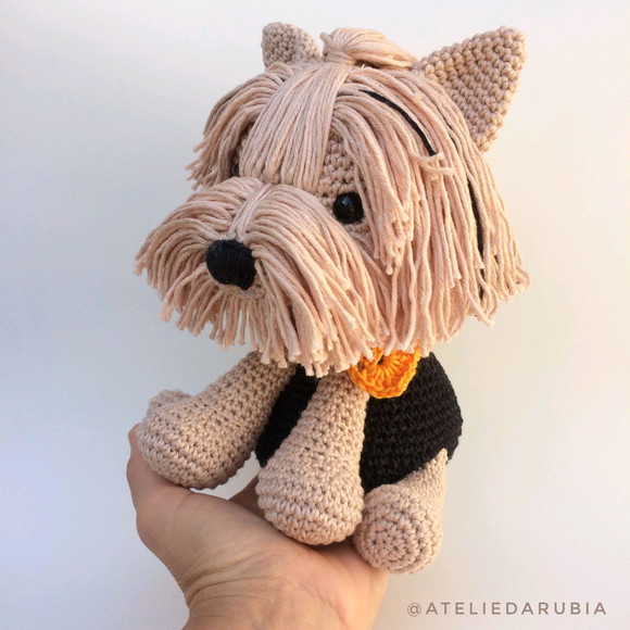 Yorkshire Cãozinho de Crochê Amigurumi - Imagem 3