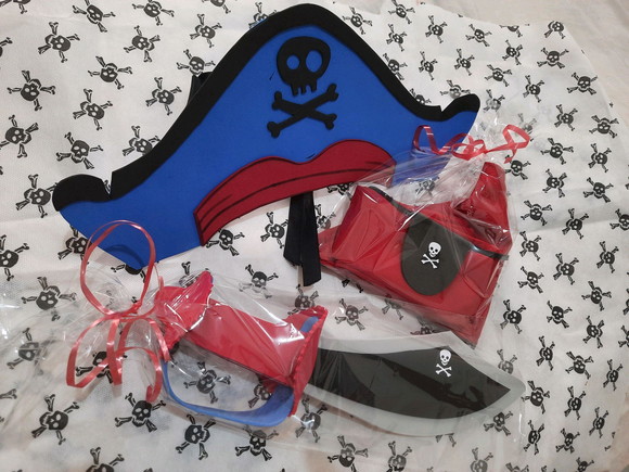 Lembrancinha pirata, espada bandana, faicha e tapa ol pirata