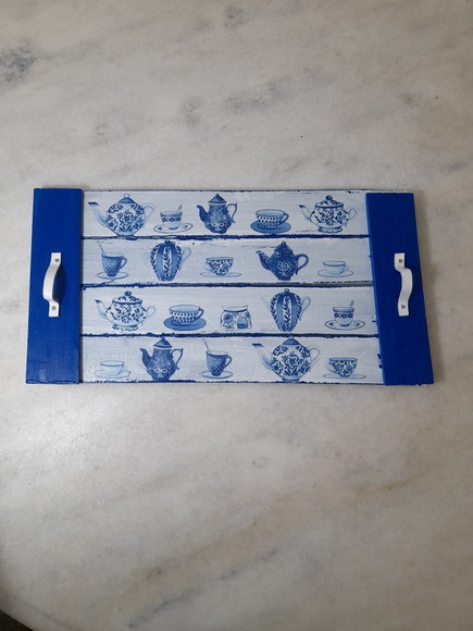 Bandeja de Madeira Azul com Pátina Branca Decorada - Imagem 3