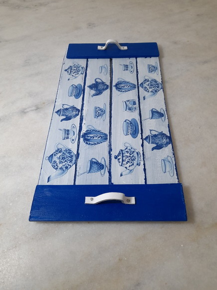 Bandeja de Madeira Azul com Pátina Branca Decorada - Imagem 2