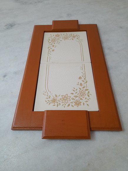 Bandeja de Madeira Marrom com Dois Azulejos - Imagem 2