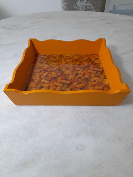 Bandeja em mdf Trabalhada na Cor Mostarda Imagem de Cortiça - Imagem 2