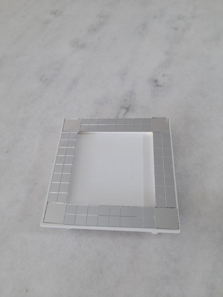 Bandeja para Lavabo em mdf Peq. Branca Decorada c/ Espelhos - Imagem 2
