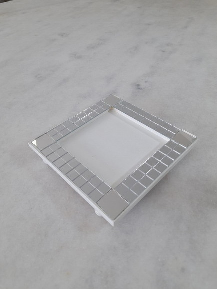 Bandeja para Lavabo em mdf Peq. Branca Decorada c/ Espelhos - Imagem 3