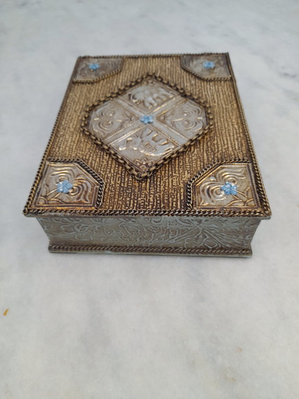 Caixa em mdf Azul Clara Decorada com Latonagem e Corrente - Imagem 2