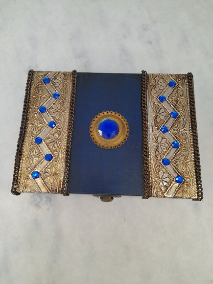 Caixa em mdf Azul e Branca Decorada com Latonagem Envelhecid - Imagem 3