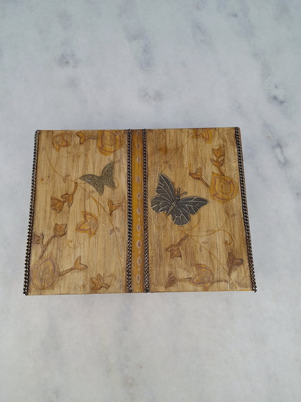 Caixa em mdf Branca e Amarela Decorada c/ Flores e Borboleta - Imagem 3
