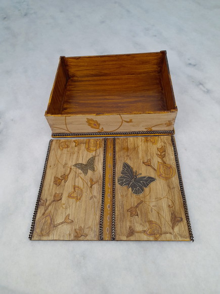 Caixa em mdf Branca e Amarela Decorada c/ Flores e Borboleta - Imagem 4