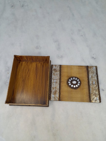 Caixa em mdf Dourada com Envelhecimento Decorada - Imagem 5