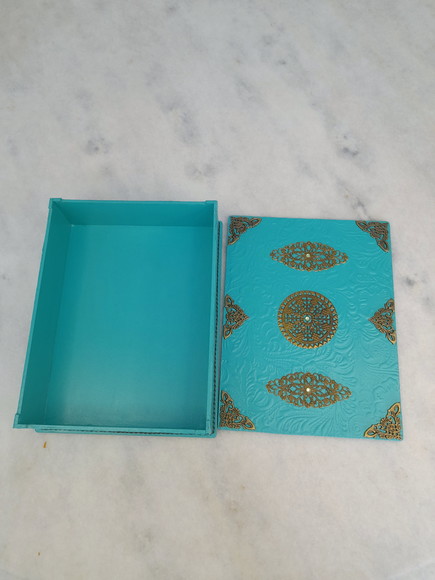 Caixa em mdf na Cor Turquesa Decorada com Ferragens - Imagem 3