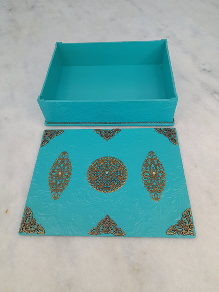 Caixa em mdf na Cor Turquesa Decorada com Ferragens - Imagem 2