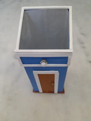 Caixa decorado com palito para plantar nas cores azul e branco